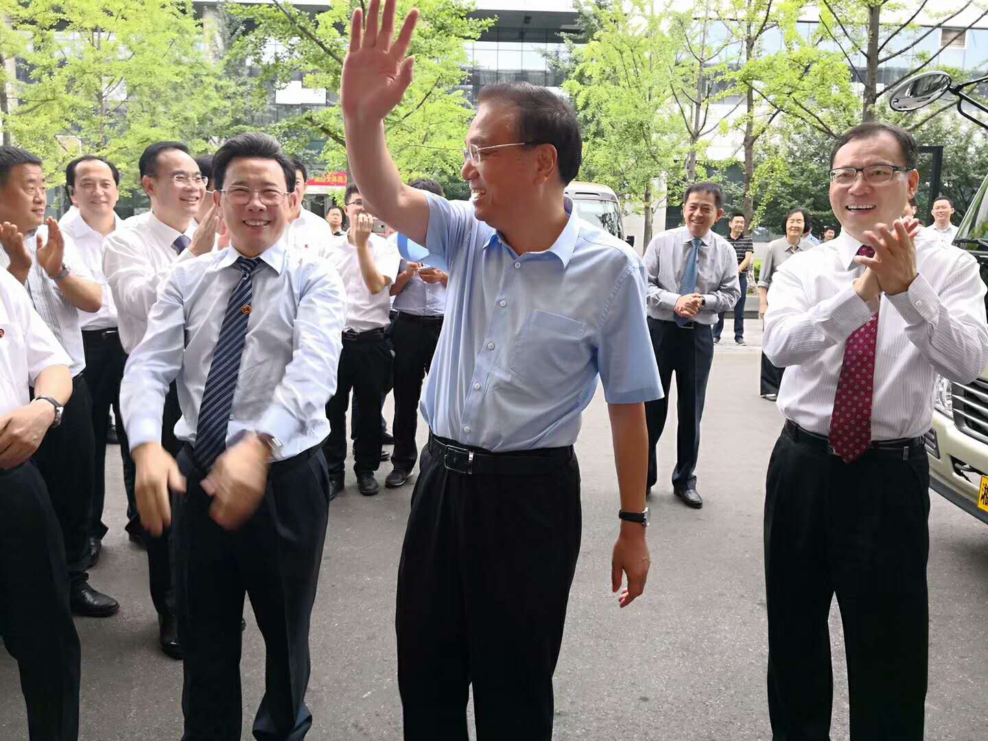 Mr. Keqiang Lee’s visit to CSCERAMIC office building